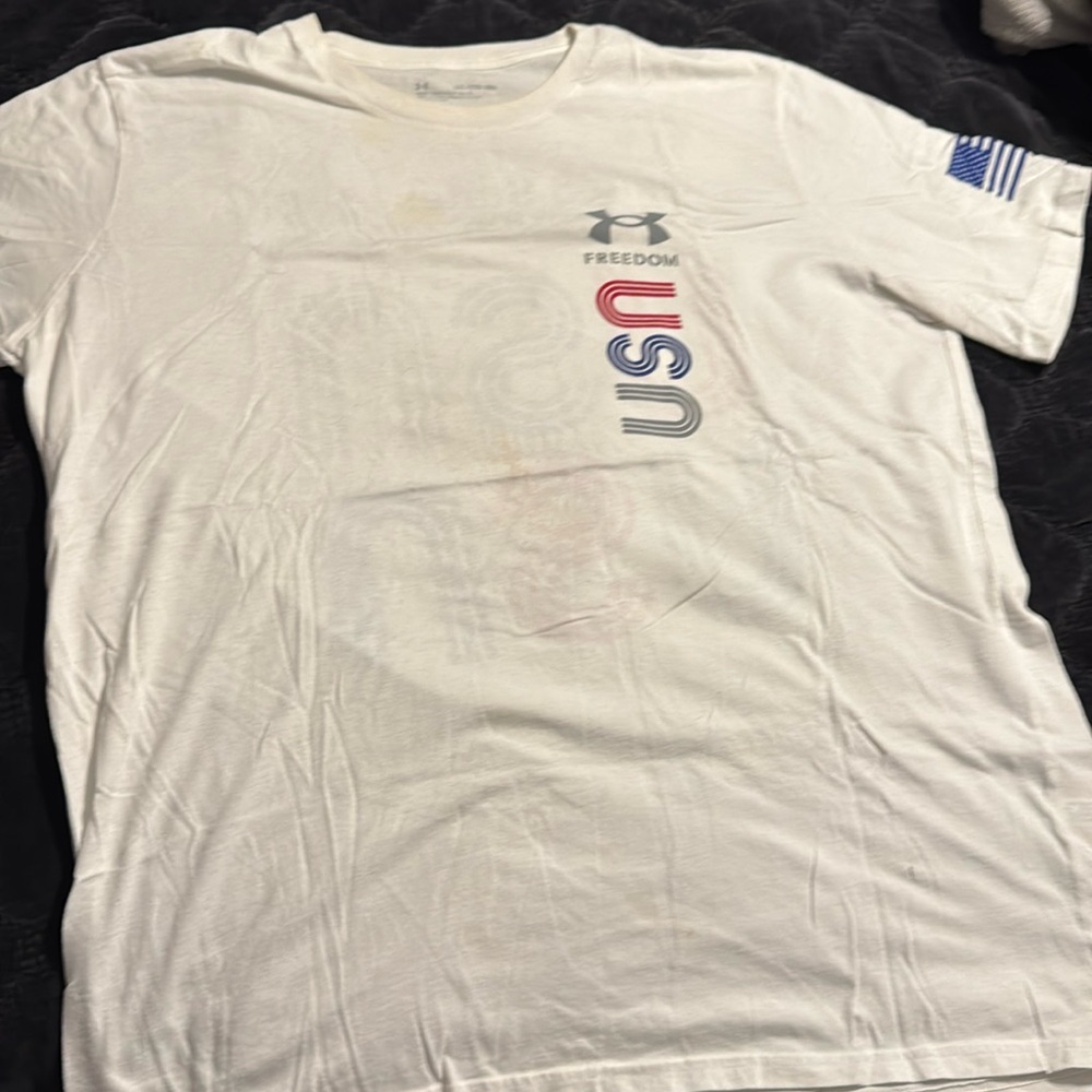 Under Armour, white freedom T-shirt size XXL.